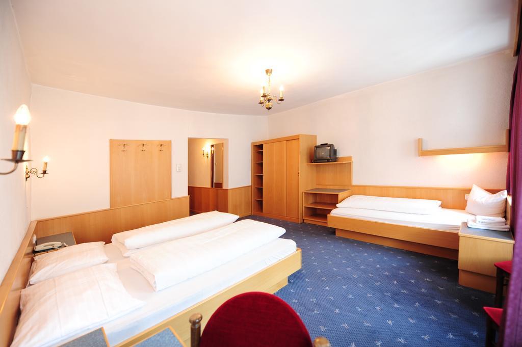 Hotel Krone Matrei am Brenner Exterior photo