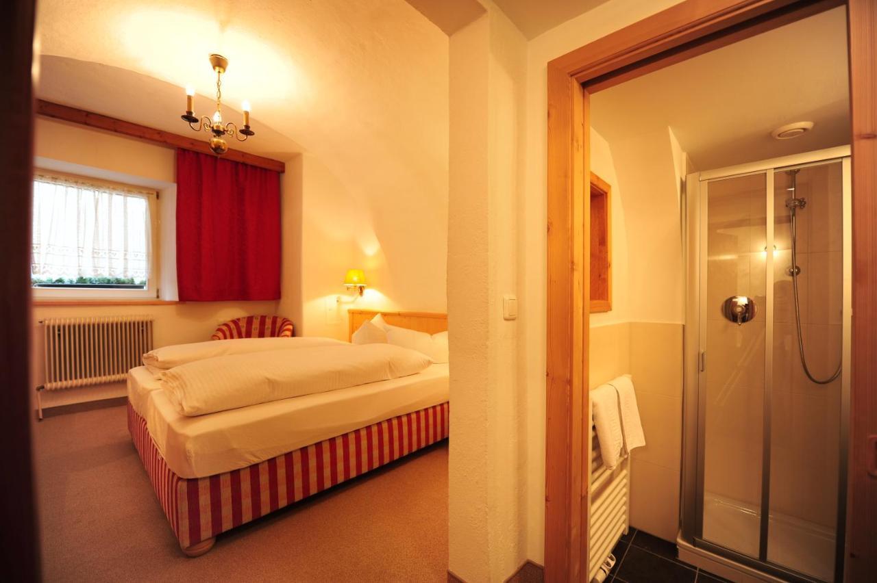 Hotel Krone Matrei am Brenner Exterior photo