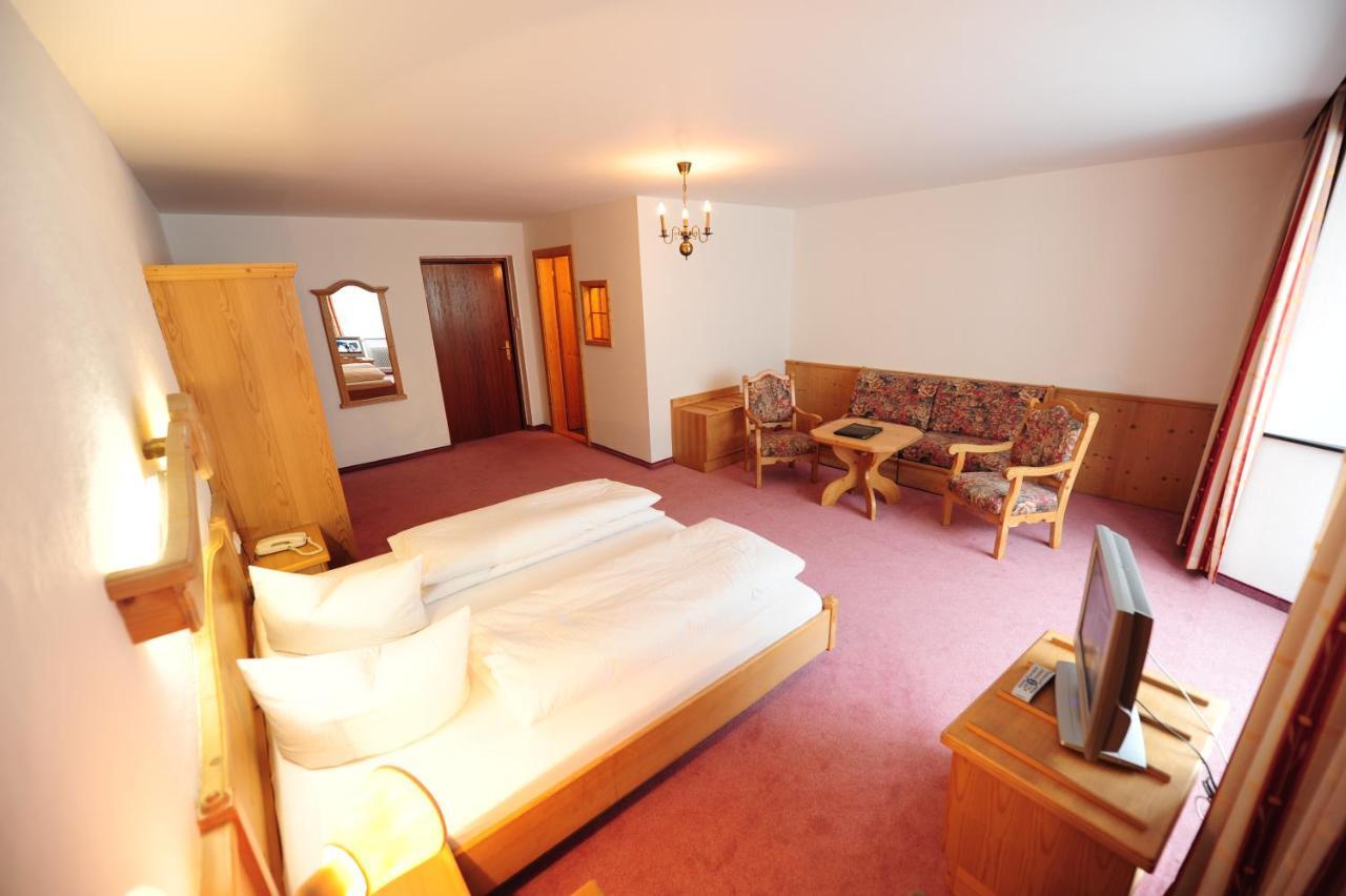 Hotel Krone Matrei am Brenner Exterior photo
