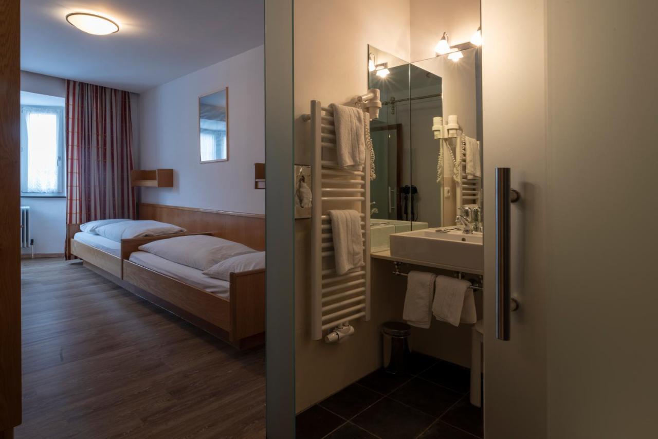 Hotel Krone Matrei am Brenner Exterior photo
