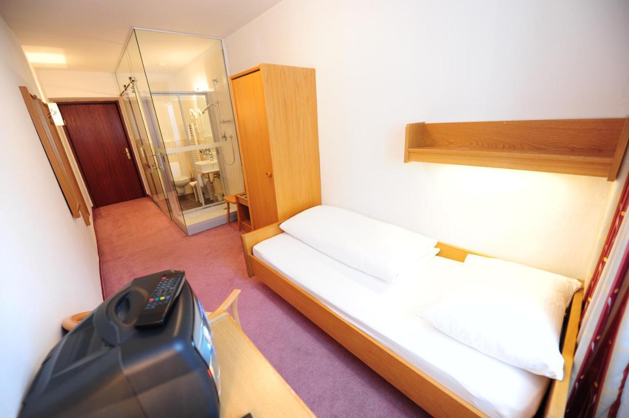 Hotel Krone Matrei am Brenner Exterior photo