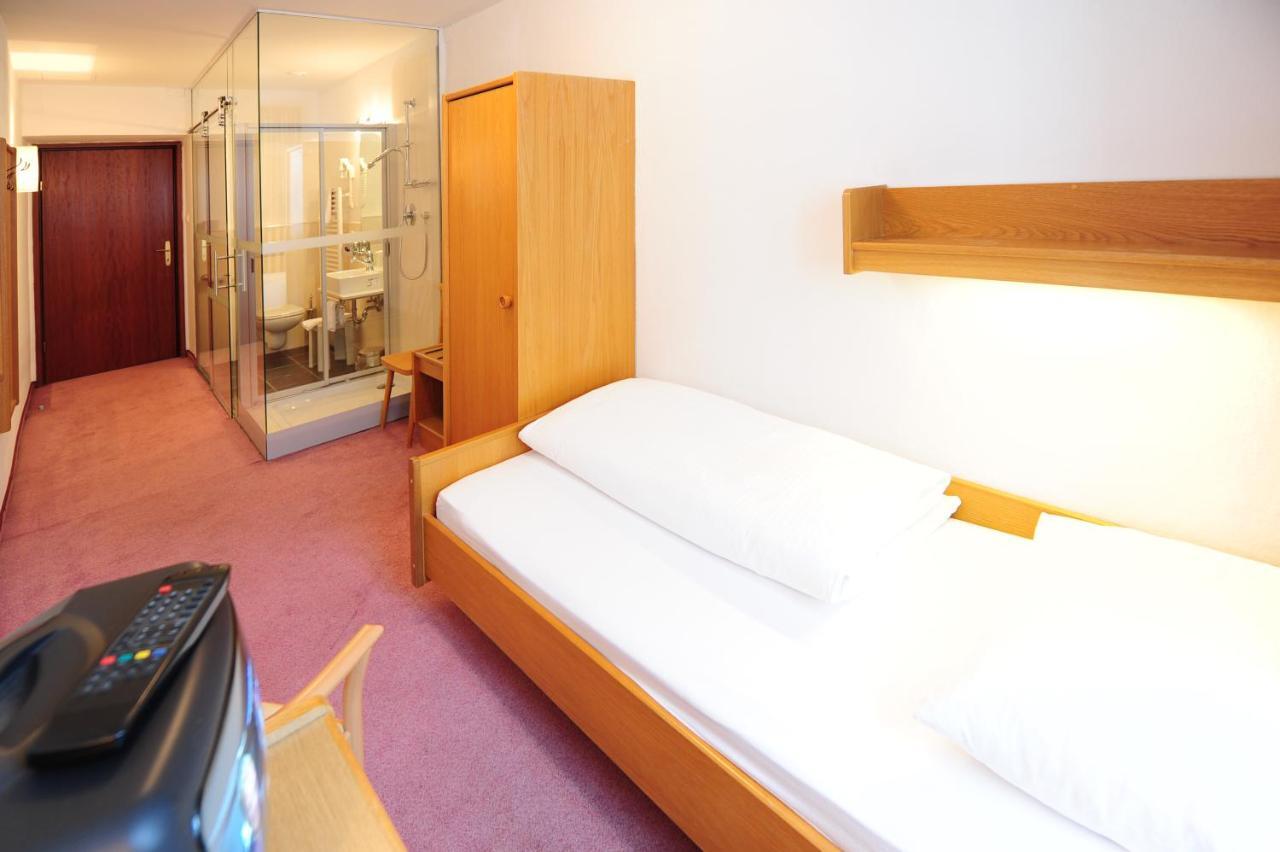 Hotel Krone Matrei am Brenner Exterior photo