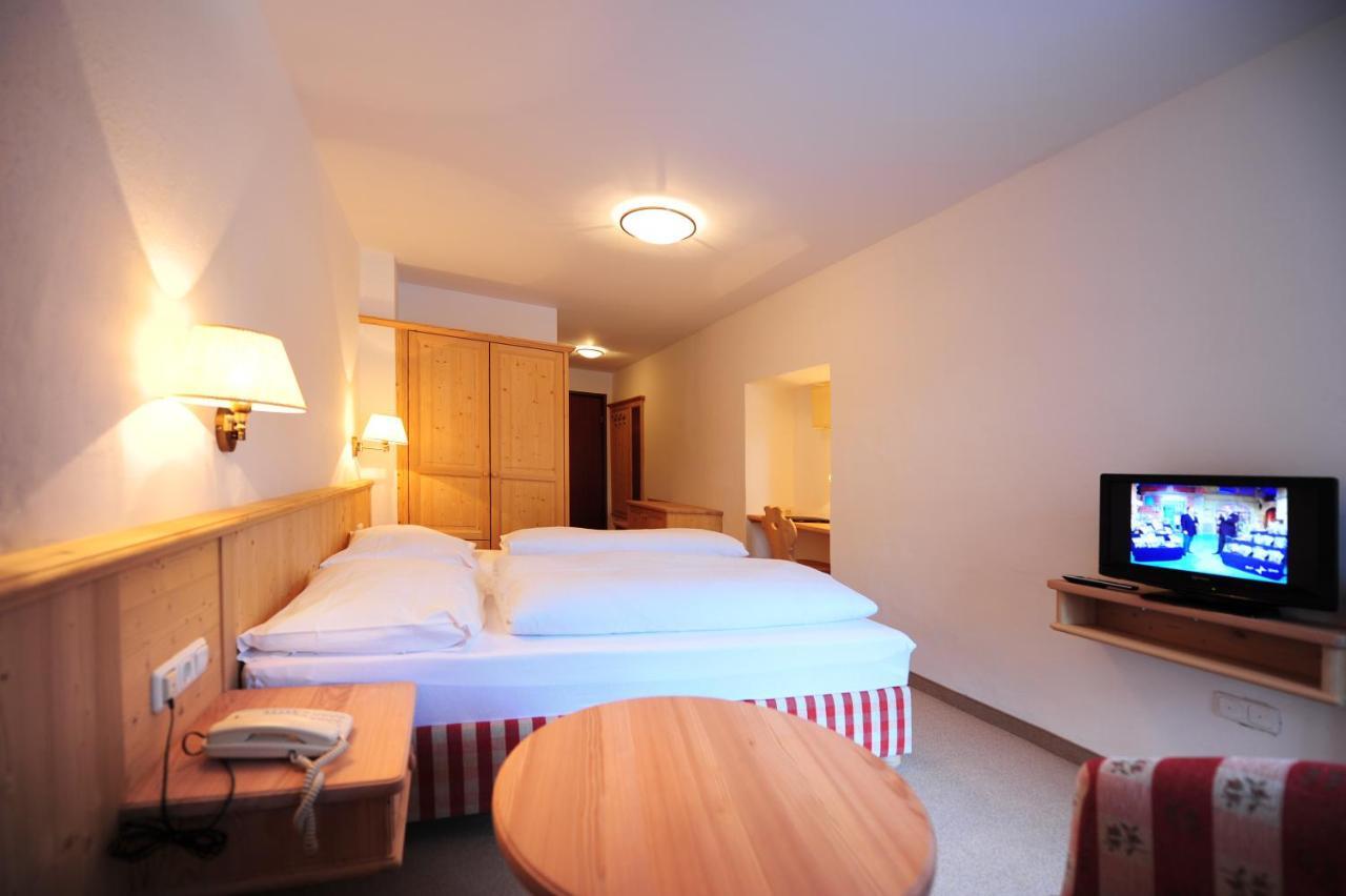Hotel Krone Matrei am Brenner Exterior photo